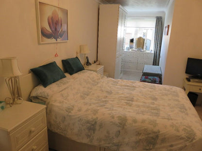 Warner Court, Sandhurst Retirement Home GU47 0PH