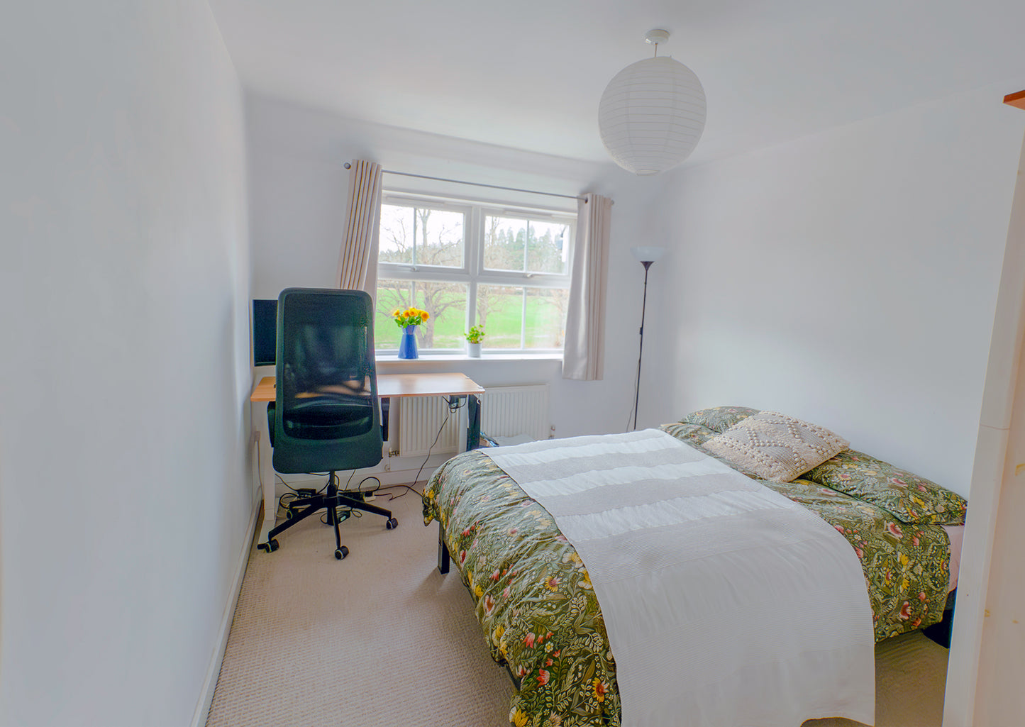 St Francis Close Crowthorne RG45 6DF - Spacious 3 Bed Flat