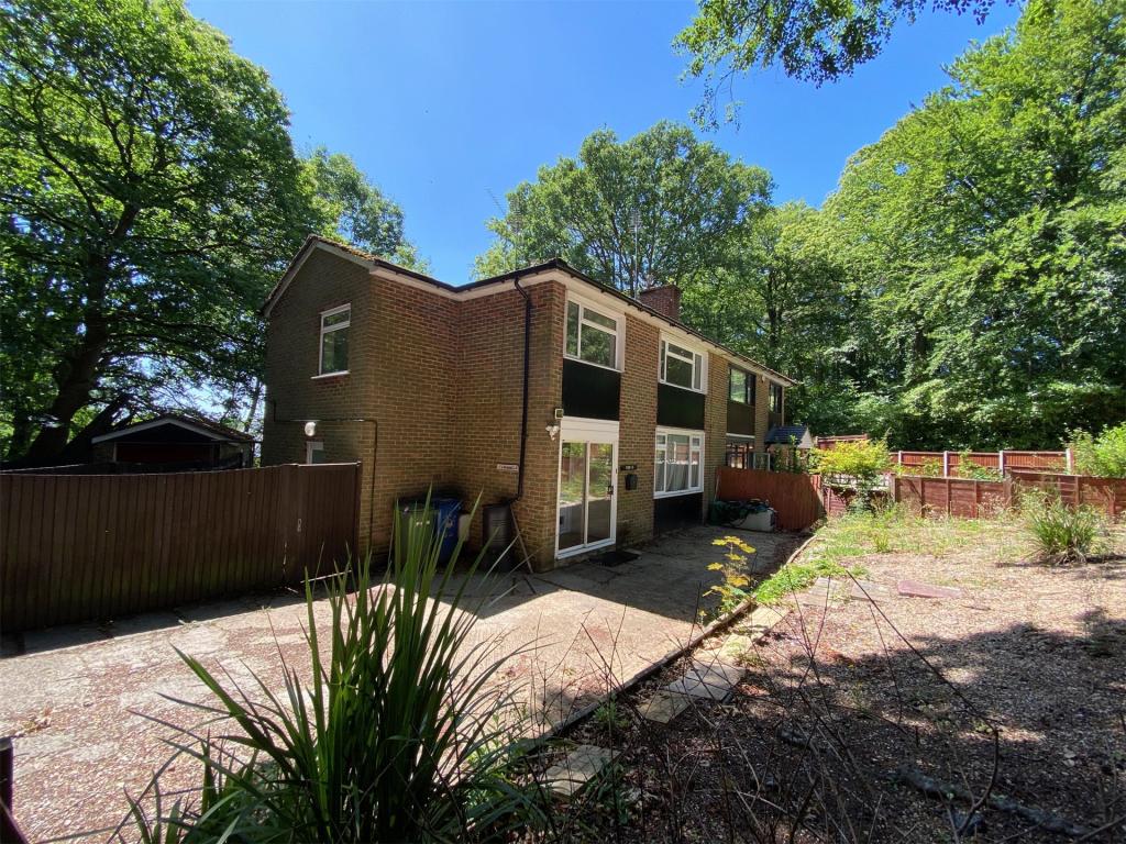 1 bedroom maisonette in Crowthorne RG45 7HH