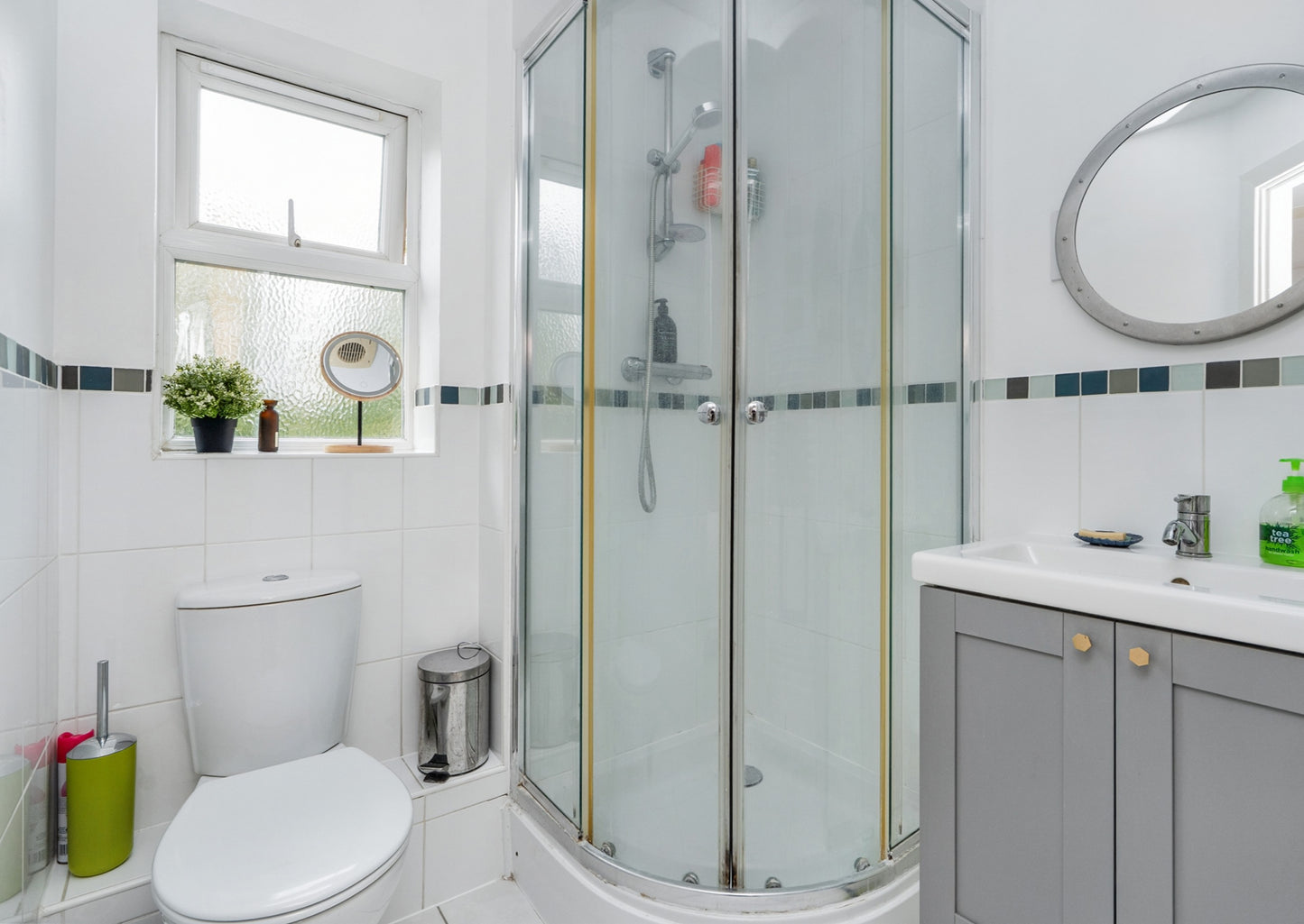 St Francis Close Crowthorne RG45 6DF - Spacious 3 Bed Flat