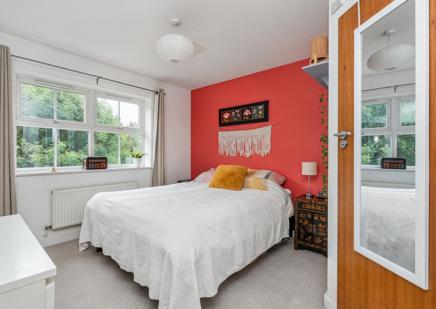 St Francis Close Crowthorne RG45 6DF - Spacious 3 Bed Flat