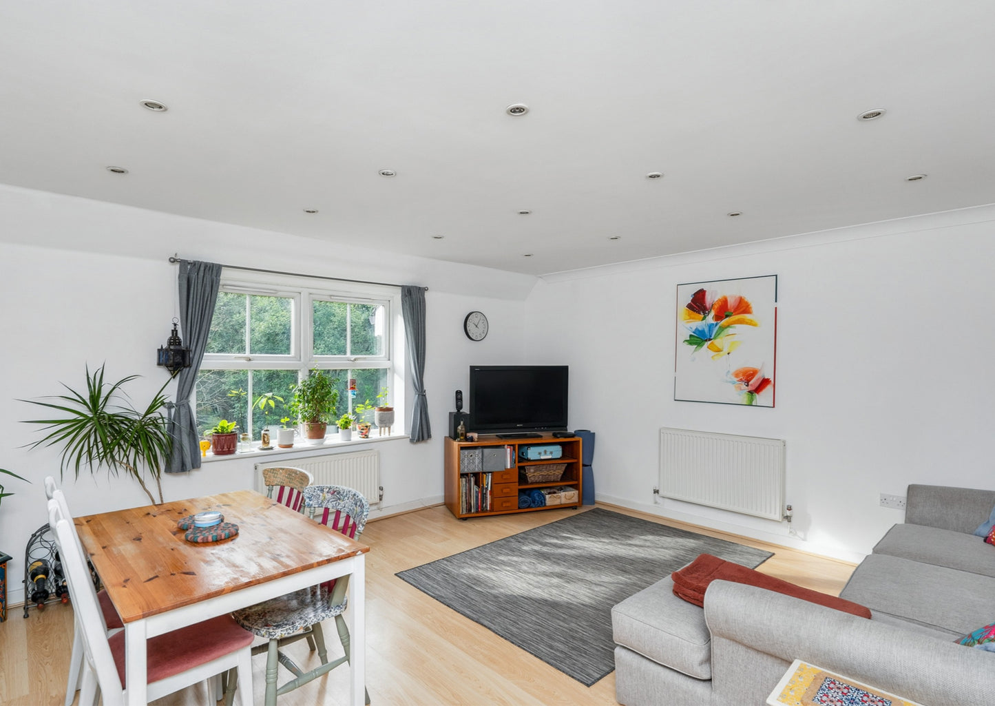 St Francis Close Crowthorne RG45 6DF - Spacious 3 Bed Flat