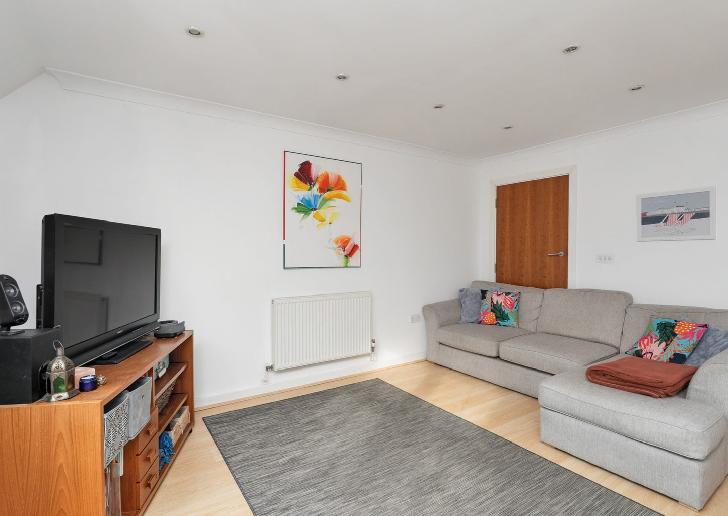 St Francis Close Crowthorne RG45 6DF - Spacious 3 Bed Flat